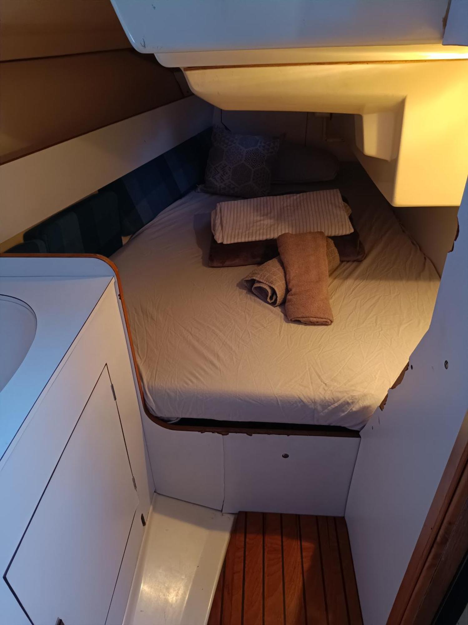 Отель Experience On A Sailboat To Sleep Сан-Адриан-де-Бесос Экстерьер фото